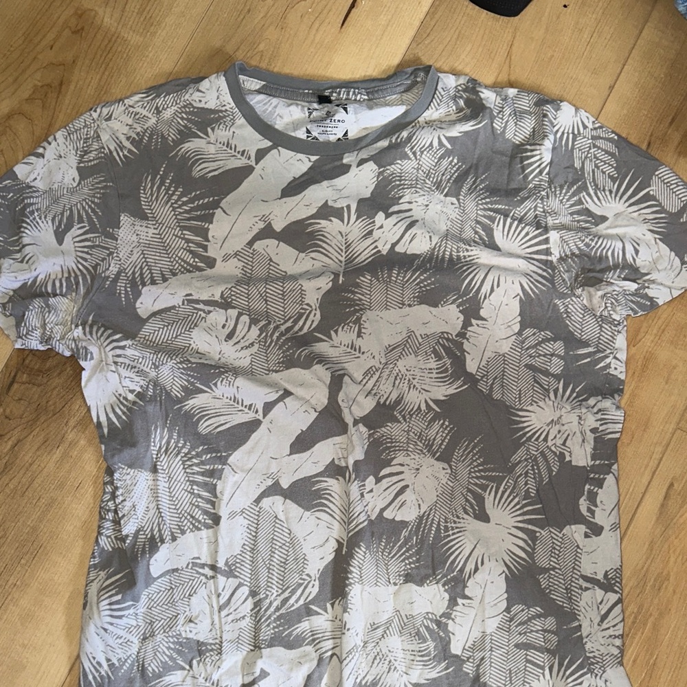 Point Zero Gray and White Tropical Men's Tee